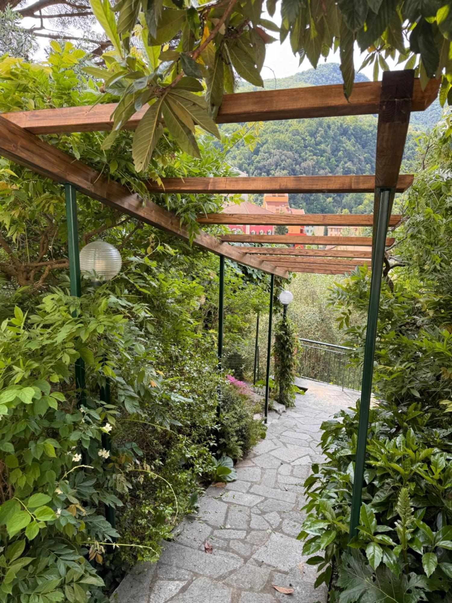 “Da Gio” In Un Antico Borgo Di Genova Apartment Luaran gambar